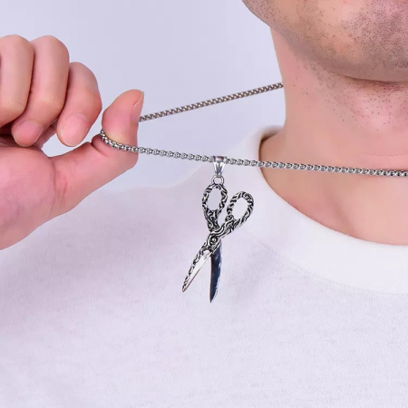Bijuterii barbati - Lantisor design cubic cu pandantiv in forma de foarfeca de tuns, placat cu argint, unisex, Tessero, argintiu