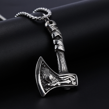 Bijuterii barbati - Lantisor design cubic cu pandantiv VIking in forma de topor cu detaliu vultur, otel inoxidabil, placat cu argint, Tessero, 50 cm, argintiu