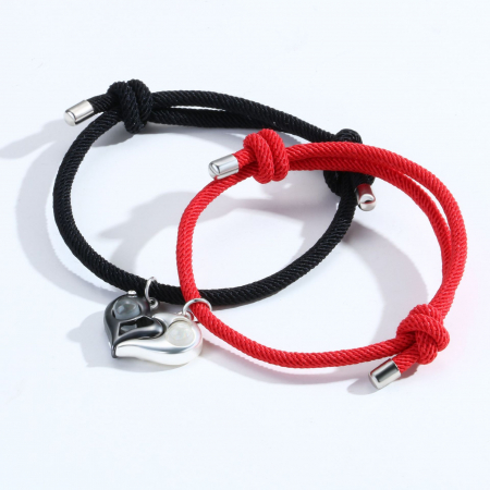 Bijuterii dama - Set de doua bratari proiectie in 100 de limbi "Te iubesc" cu pandantiv in forma de inima cu magnet pentru cuplu, prieteni, reglabila, rosu si negru