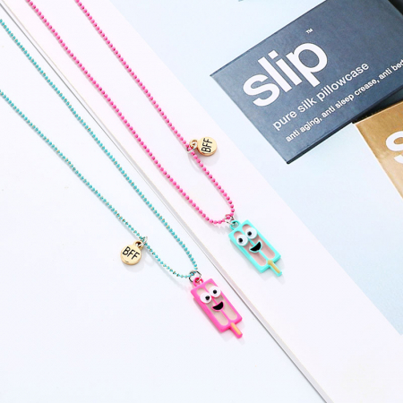 Set de doua lantisoare cu magnet pentru prieteni, BFF, model in forma inghetata pe bat, charm-uri cu best friends forever, unisex, albastru si roz [3]
