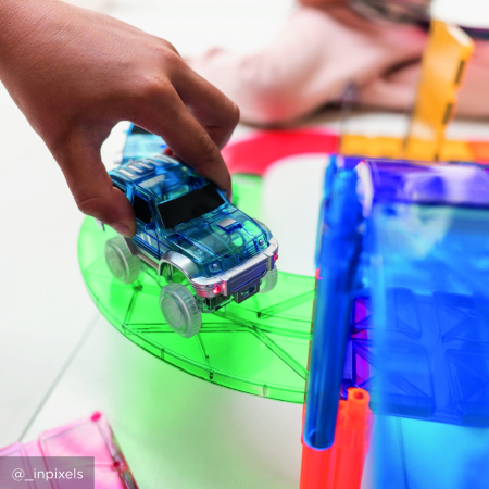 Masina de curse albastra, Cleverclixx [1]