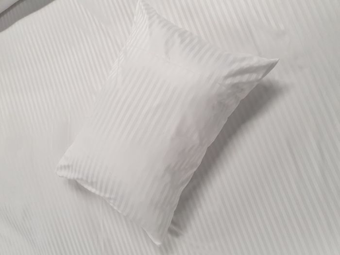 Tesatura microfibra cu dungi de 1 cm, 110 gr/mp, latime 240 cm, Gecor, Alb [2]