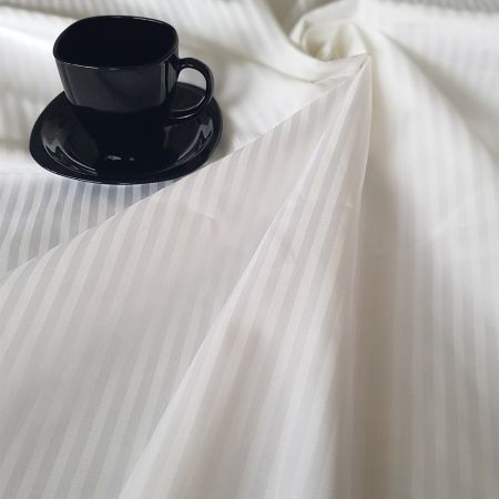 Masa - Fata de masa alba, dungi de 1 cm, Gecor