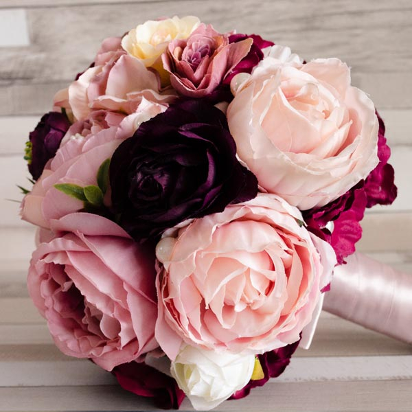 Buchet cu bujori roz-pastel si grena [1]