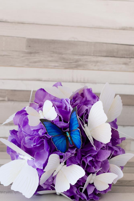Buchet cu hortensii mov si fluturi albi [2]