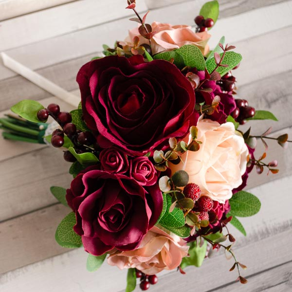 Buchet de iarna cu trandafiri grena si somon [1]
