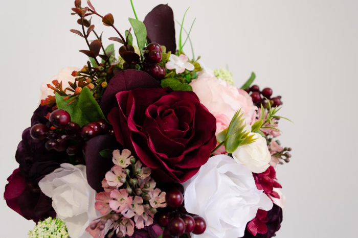 Buchet de toamna cu trandafiri albi si grena [2]