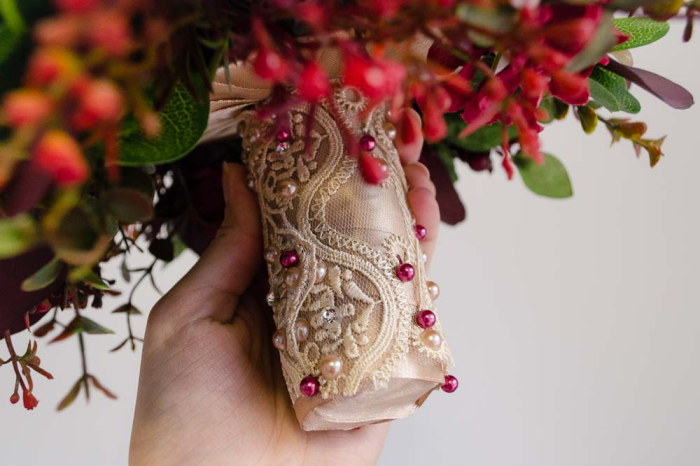 Buchet de toamna cu trandafiri albi si grena [7]