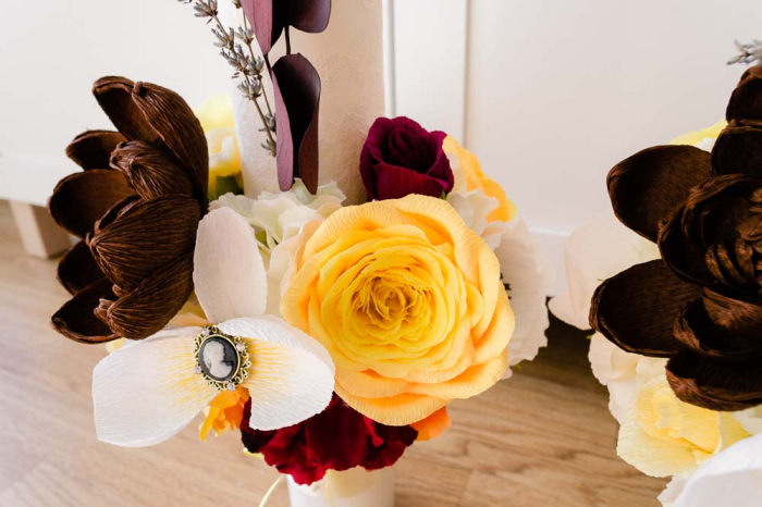 Lumanari decorate cu flori din hartie galbene [4]