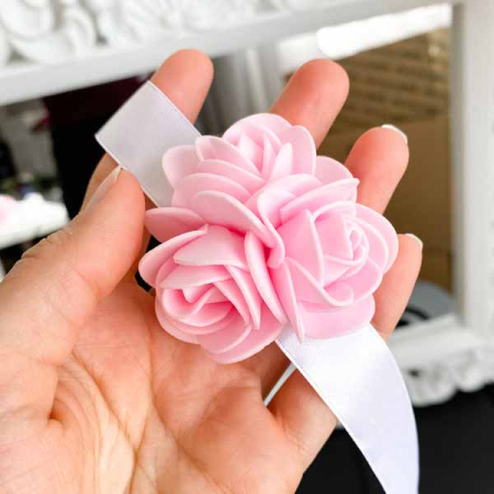 Bratara domnisoara de onoare cu flori de spuma roz pastel