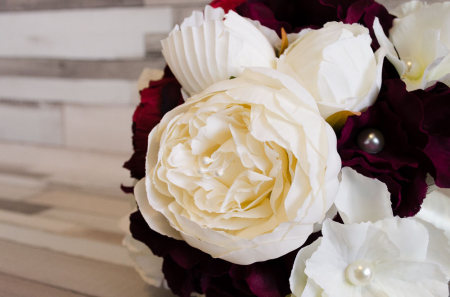 Buchet cu bujori ivoar si grena [2]