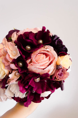 Buchet cu bujori roz-pastel si grena [3]