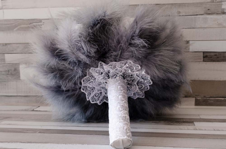 Buchet cu bujori si pene gri [7]