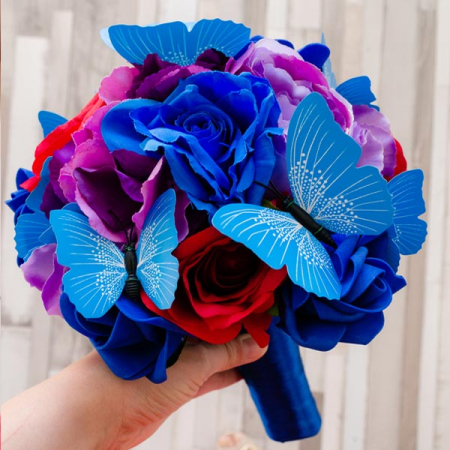 Buchet cu fluturi albastri si flori multicolore