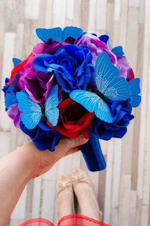 Buchet cu fluturi albastri si flori multicolore [1]