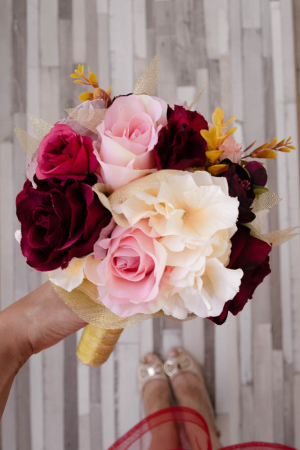 Buchet cu trandafiri roz si grena [4]