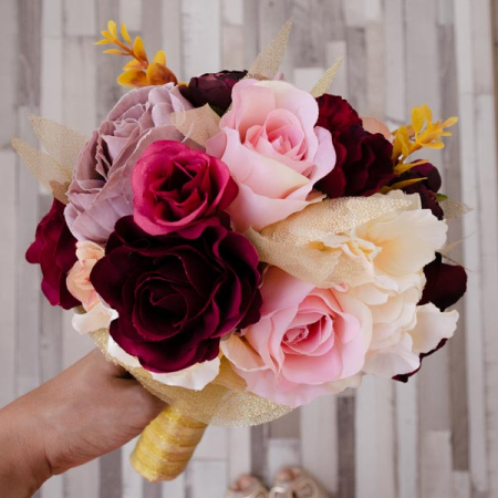 Buchet cu trandafiri roz si grena [0]