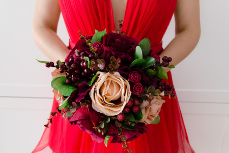 Buchet de iarna cu trandafiri grena si somon [8]