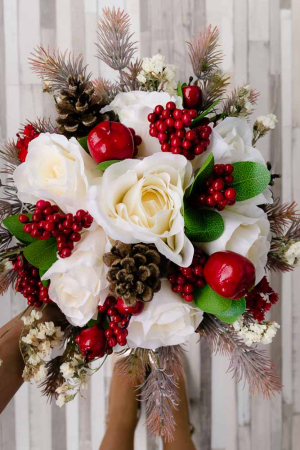 Buchet de iarna cu trandafiri ivoar mediu [1]