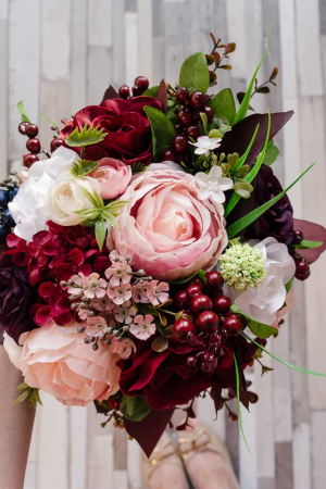 Buchet de toamna cu trandafiri albi si grena [3]