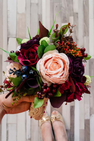 Buchet de toamna cu trandafiri albi si grena [5]