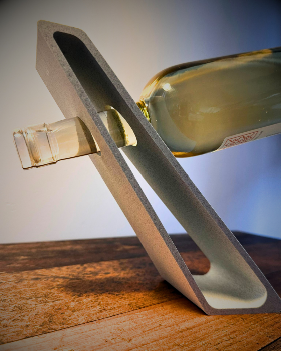 Suport sticlă vin LevitaVin – suport minimalist cu efect de echilibru [3]