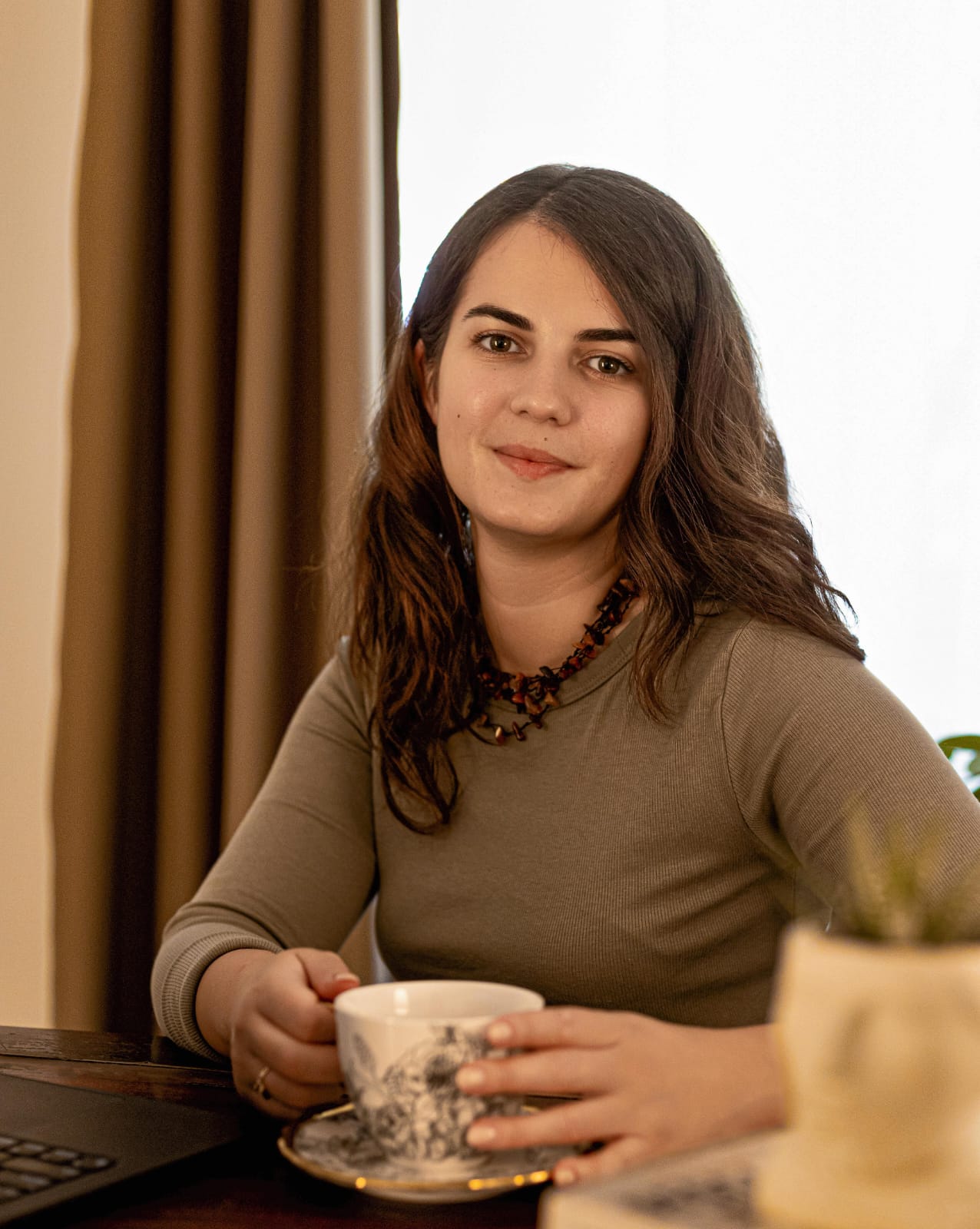 Interviu cu Irina Brătan, psihoterapeut și psiholog autorizat de Colegiul Psihologilor din România