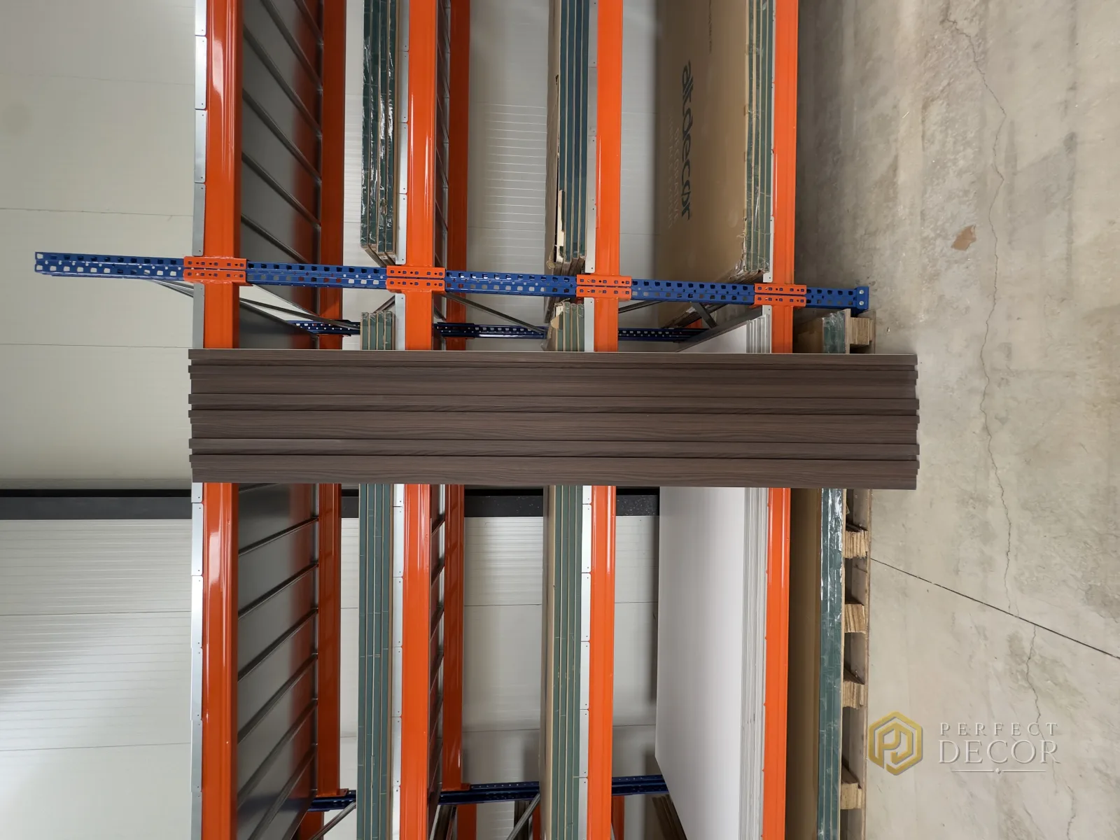Riflaj decorativ WPC lemn nuc închis Wood-7012, 161×20 mm [5]