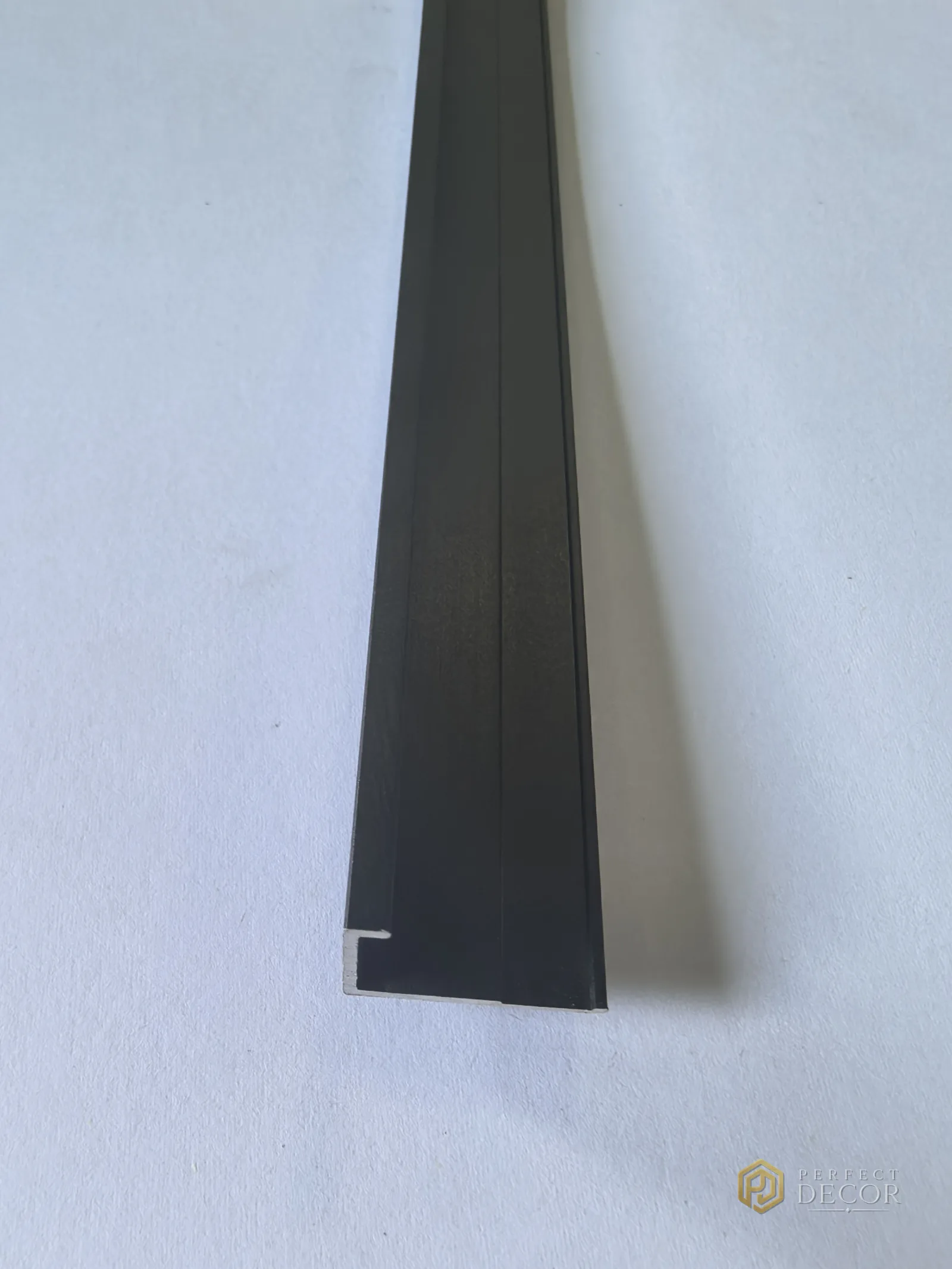 Profile - Profil de capăt mic J pentru panou 8 mm, negru mat (LN-LT8802)
