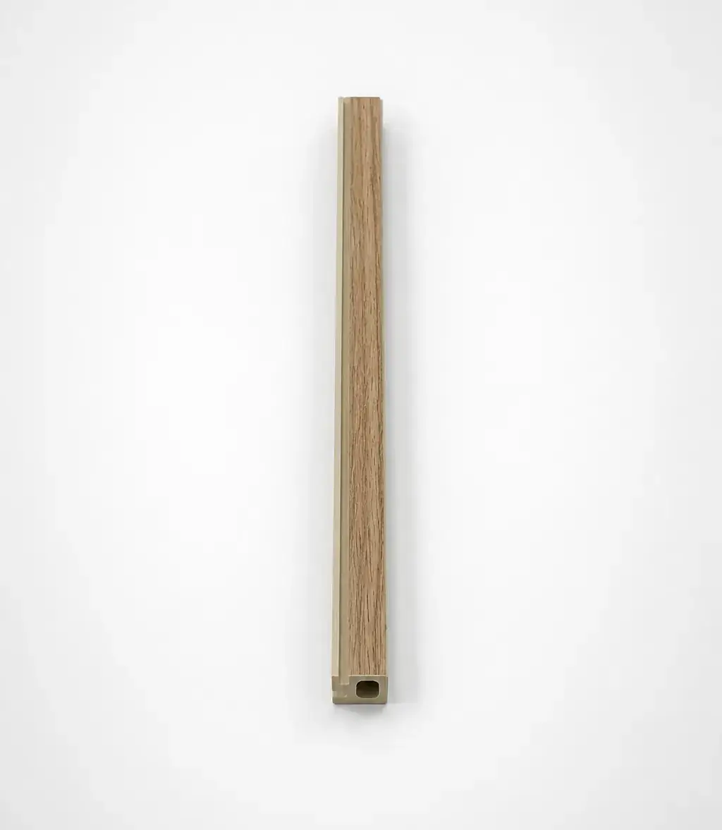 PLACAJE PENTRU INTERIOR - Riflaj decorativ WPC stejar natur Wood-7074, baghetă 2900x19×15 mm