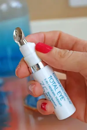 COLORESCIENCE Total Eye 3 in 1 Renewal Therapy SPF35 7ml [3]