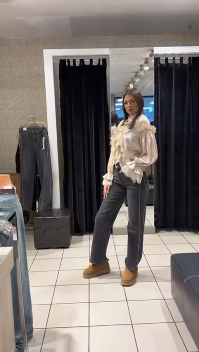 Cămașă bej cu volănașe [2]