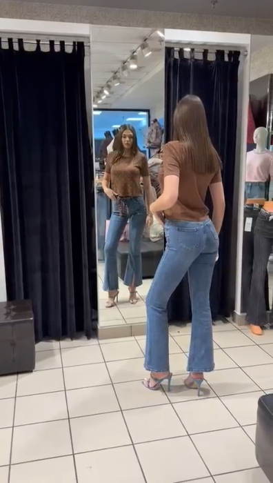 Blugi evazați despicați [2]