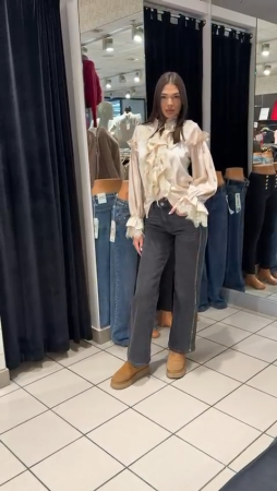 Cămăși/Bluze - Cămașă bej cu volănașe