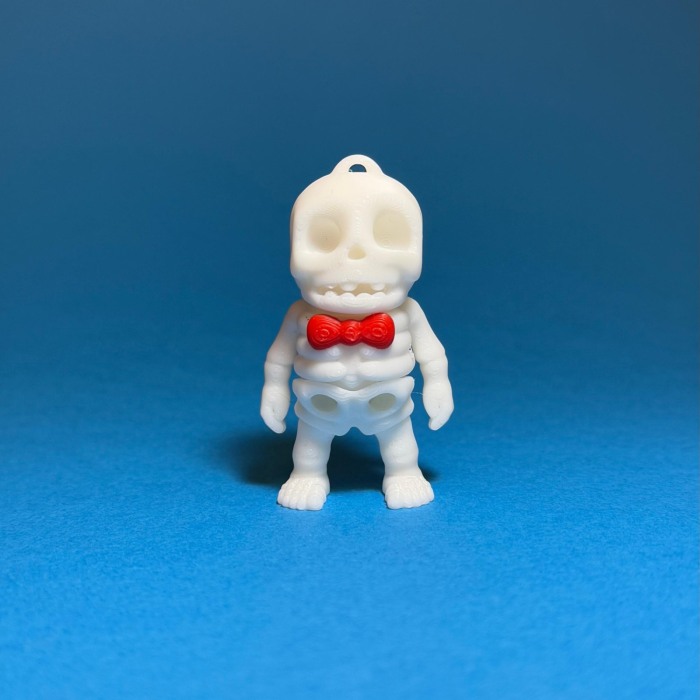 Scheletul cu Papion – Simplu, dar Stilat [1]