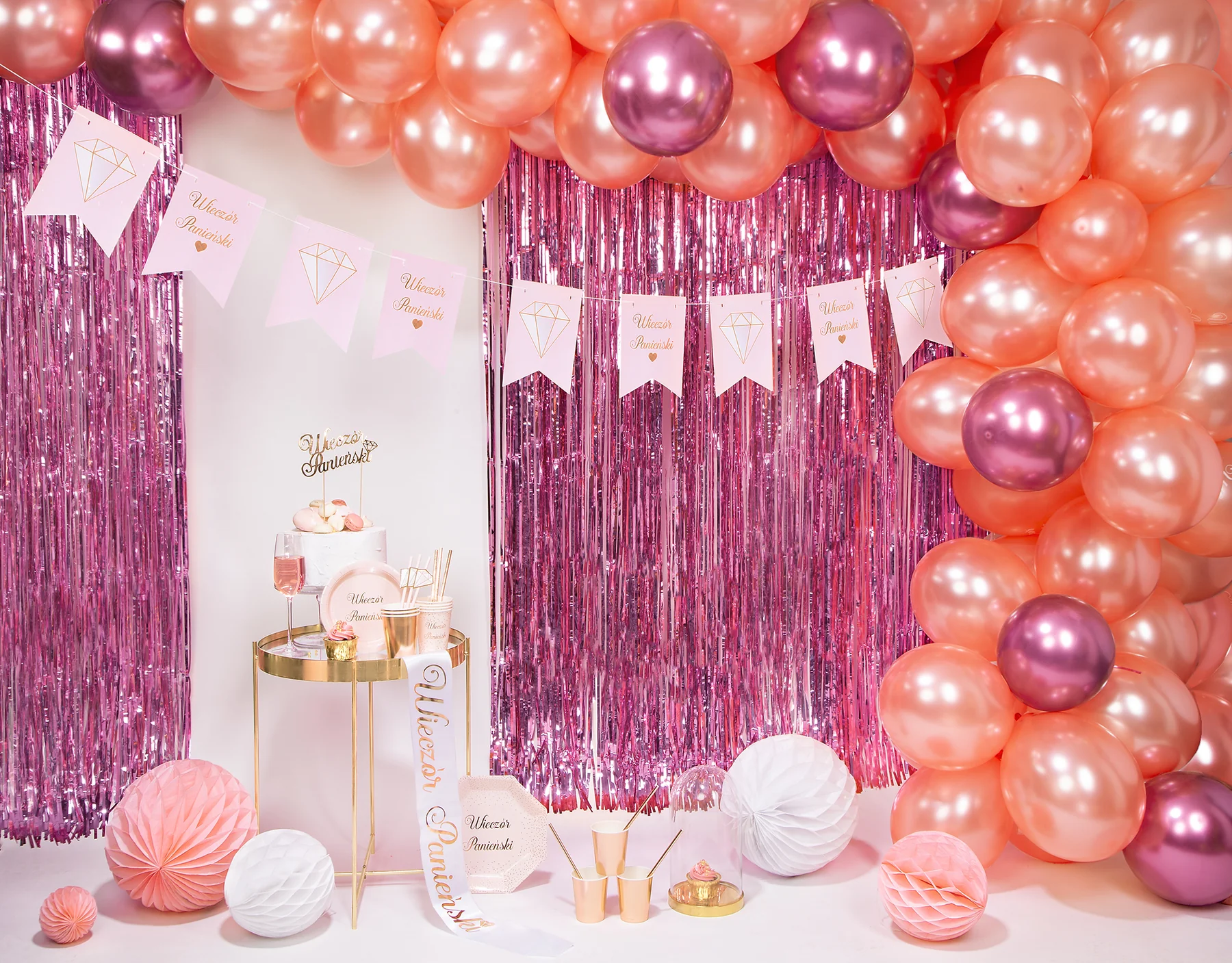 Articole Petrecere - Perdea Petrecere Franjurata ROZ | Decoratiune pentru Candy Bar si Photo Corner