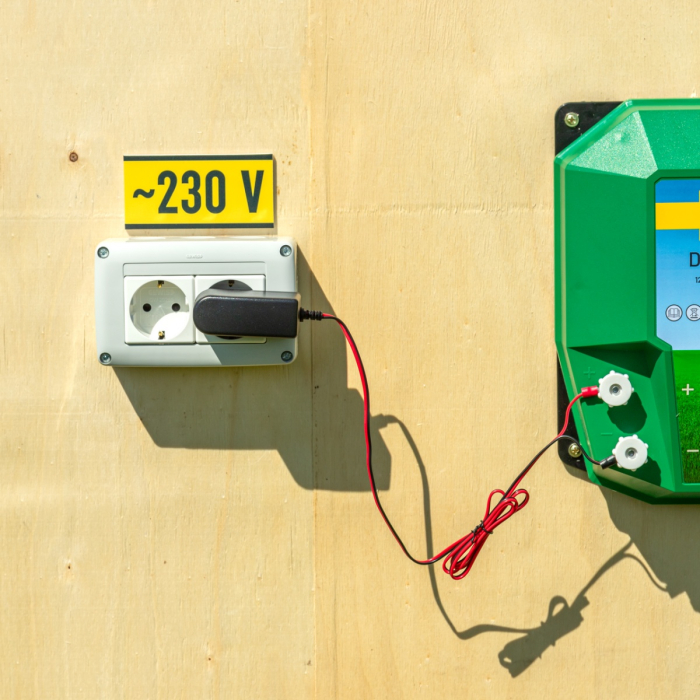 Adaptor de rețea în comutație, 230/12 V gard electric. [4]