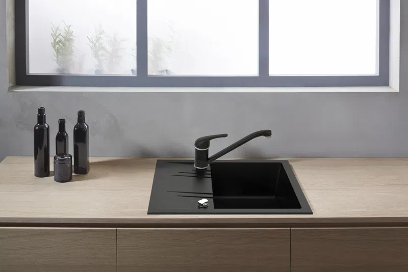 Baterie stativă bucătărie cu pipă extractibilă. [2]