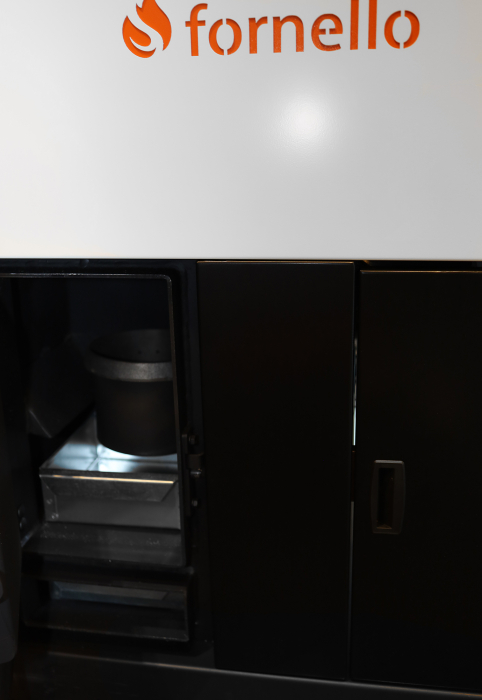 Centrala pe peleti Fornello Eco Energy 40 kW, echipata cu automatizare, afisaj digital, arzator fonta, curatare mecania a drumurilor de fum, buncar peleti integrat 100 kg [6]