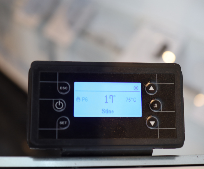 Centrala pe peleti Fornello INCANTO COMPACT 35 kW, pompa electronica, vas expansiune, arzator inox, grup de siguranta, sistem de curatare MECANICA a creuzetului si drumurilor de fum, culoare alb [10]