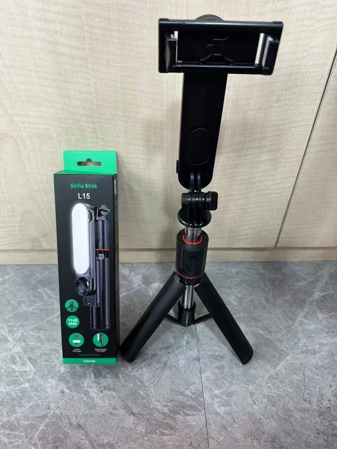 Selfie Stick Tripod L15 cu Lumină LED, AntiVibratie, Bluetooth Wireless, Extensibil 114 cm, 360°, Compatibil Android & iOS [15]