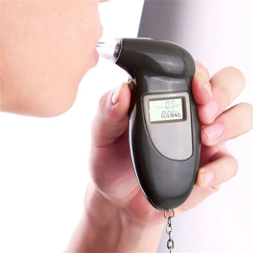 Alcooltest Digital Portabil, Aparat Alcoolemie Tip Breloc cu Ecran LCD si 4 Capete de Rezerva [4]