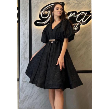 Îmbrăcăminte pentru femei - Rochie Midi Neagră Elegantă cu Mâneci Bufante și Curea Lanț Aurie