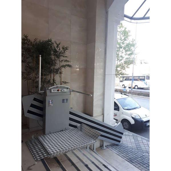 Plataforma salvaescaleras inclinada, recorrido de 450 cm, 225 kg [3]