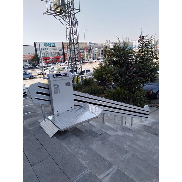 Plataforma salvaescaleras inclinada, recorrido de 550 cm, 225 kg [8]