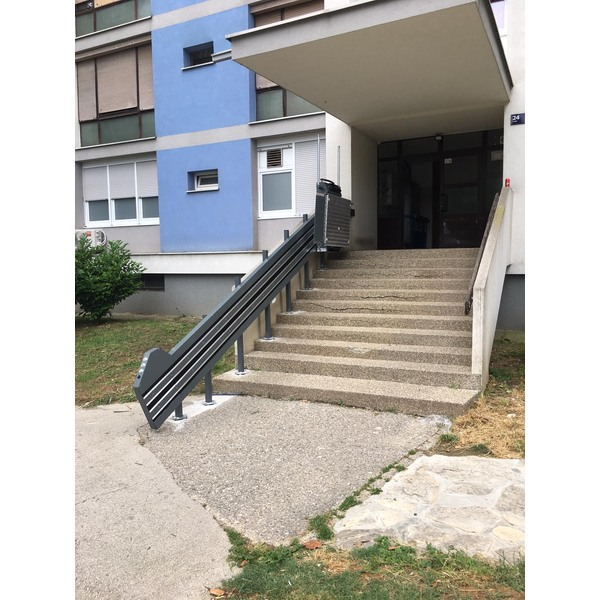Schrägplattformlift, Fahrweg 150 cm, für Menschen mit Behinderungen, 225 kg - TrustLift [3]
