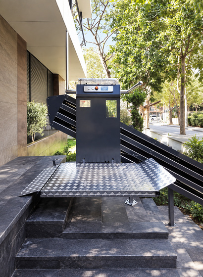 Plateformes élévatrices inclinées pour escaliers