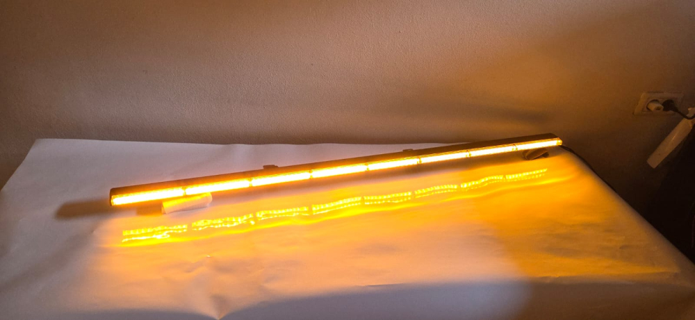 Proiector LED stroboscopic 12-24V, 40W,125 cm, galben, cu telecomandă, super slim – IP65 - Copie - Copie [2]