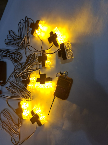 Lampă stroboscop auto 12V cu telecomandă – vizibilitate maximă [2]