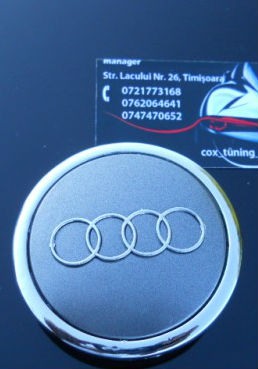 capace originale audi pe fundal gri sobolan [0]